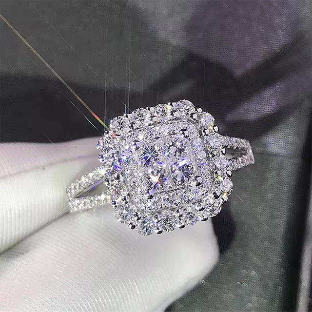 Anillo Corte Princesa con Aureola Doble